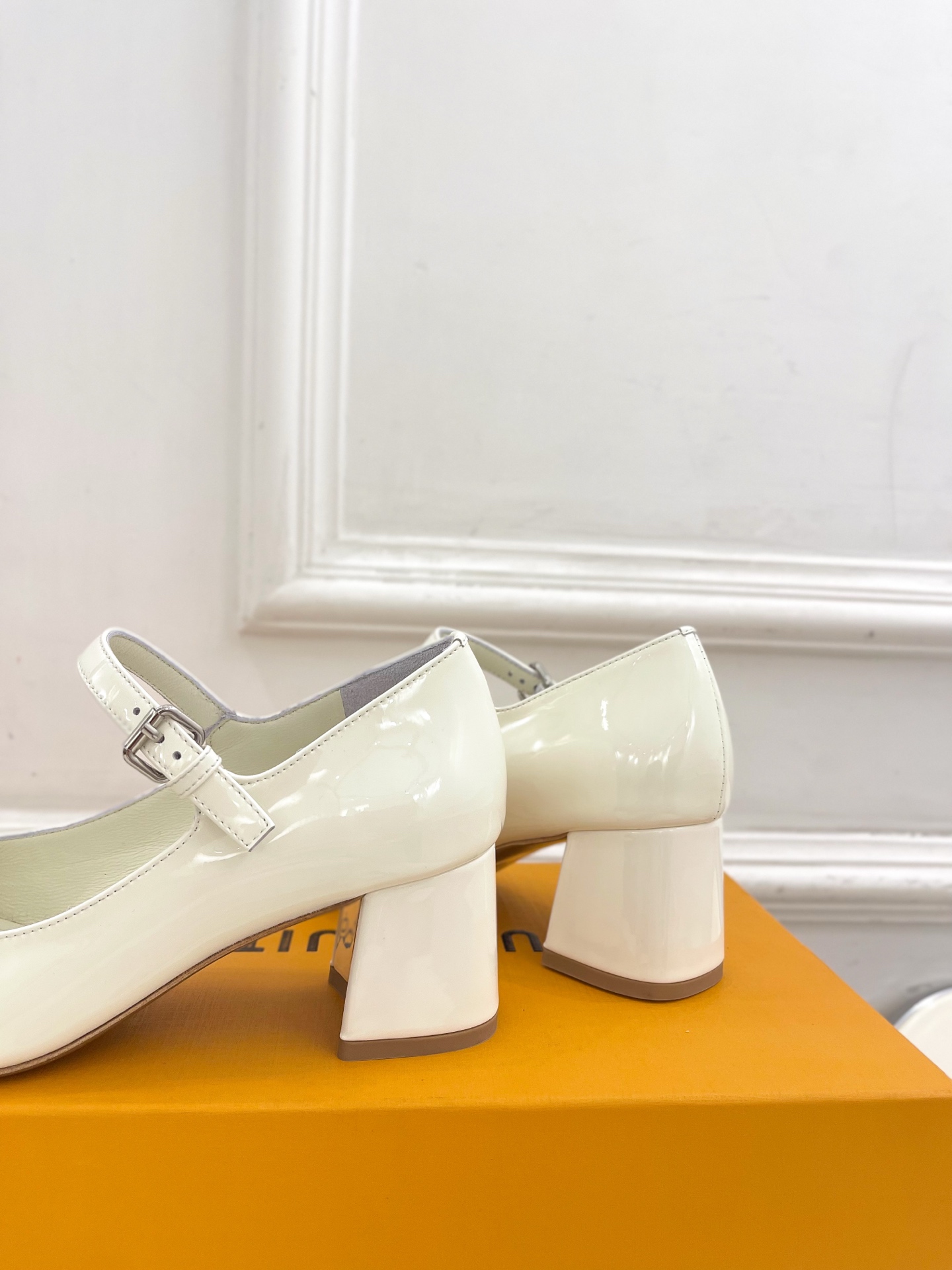 Women's high heels